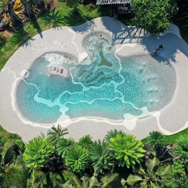 Round hot tub spa details